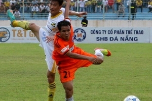 Công Vinh lập cú đúp, SLNA vẫn thua SHB Đà Nẵng