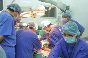 Thực hiện cùng lúc 3 ca ghép tạng