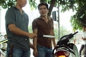 Hà Nội: Đi giải quyết việc riêng, mang theo dao nhọn