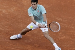 Novak Djokovic chạm mốc kỷ lục, Kvitova dừng bước