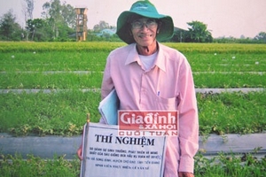 Cụ ông 70 tuổi vẫn ngày ngày vượt trăm km cắp sách tới trường nuôi chí ôn thi Cao học