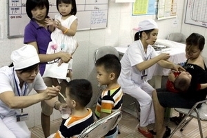 Trên 900.000 trẻ em uống thuốc tẩy giun miễn phí