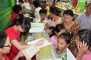 120.000 học sinh giỏi nhận được quà của BigC