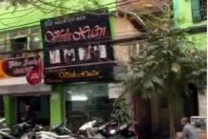 Hà Nội: 3 năm chưa xử lý xong tấm biển tôn