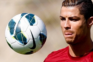 PSG tung lương khủng, Ronaldo vẫn tiếp tục ở Real?