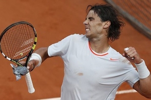 Hạ gục Djokovic, Nadal chạm tay vào chức vô địch