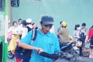 "Cái bang lưu động" mỗi tháng kiếm hàng chục triệu trên xe buýt