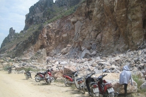 Vụ lở đá khiến 3 người chết ở Thanh Hóa: Tạm dừng việc khai thác