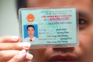 “Khổ” với chứng minh thư và chiếc áo lót