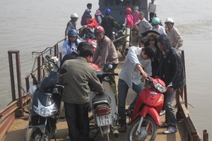 Những chuyến phà “chui” ở Thủ đô