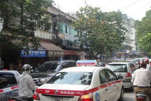 Rút giấy phép kinh doanh taxi vi phạm