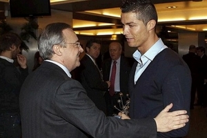 Cristiano Ronaldo tố chủ tịch Real Madrid "nói dối"