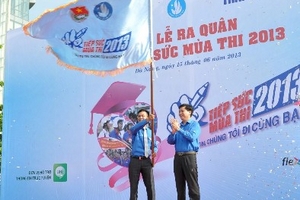 Hàng ngàn học sinh, sinh viên tham gia chương trình "Tiếp sức mùa thi 2013"