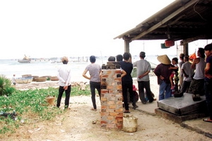 “Sóng lạ” bên tàu đắm chứa cổ vật