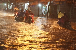 Mưa giông bao trùm cả nước