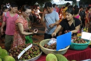 Sập đổ nhiều gian hàng tại lễ hội trái cây Lái Thiêu