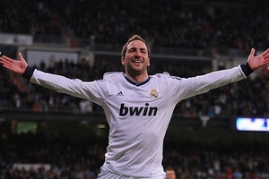 Arsenal quyết chi đậm trong thương vụ của Higuain