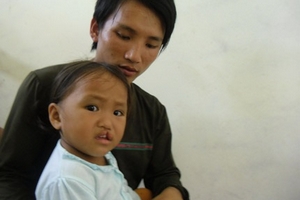 Đi tìm nụ cười cho trẻ thơ