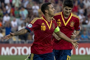 Thiago lập hat-trick giúp Tây Ban Nha đè bẹp Italy