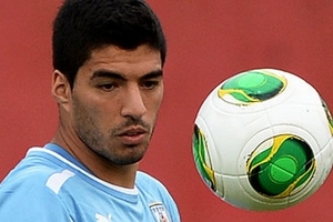 Carragher "khuyên" Liverpool nên bán Luis Suarez