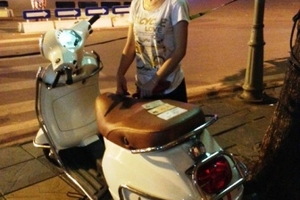 Hà Nội:  Tông xe vào tổ 141 bỏ rơi thiếu nữ chạy thoát thân