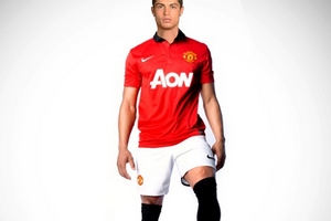 M.U dừng in áo số 7 có tên Valencia: Để dành CR7?