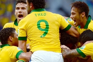 Neymar lập công, Italy tiếp tục ôm hận trước Brazil