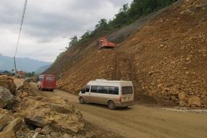Bảo đảm an toàn trên tuyến quốc lộ 6