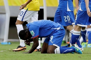 Balotelli lỡ hẹn đại chiến Tây Ban Nha vì chấn thương