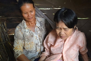 Bà hai 26 năm nuôi "bà cả" nằm liệt giường vì bệnh tật