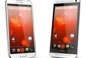 Công bố giá Galaxy S4, HTC One dùng Android gốc