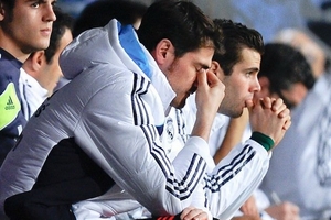 Casillas khóc và đau khổ khi bị Mourinho “đày ải”