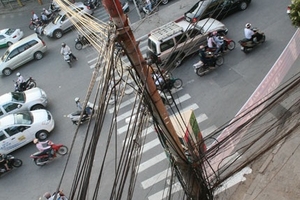 Mùa bão, lại hãi “mạng nhện” Hà thành