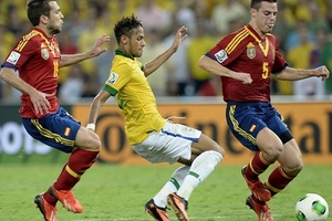 Del Bosque tin thần may mắn sát cánh cùng Brazil