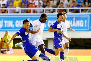 SLNA thắng kỷ lục ĐTLA 8-0, Công Vinh ghi 4 bàn