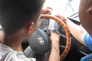 Lái xe cho hành khách đối mặt với tử thần 300 lần/tháng