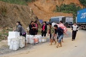 Thông tin tiếp về vụ sạt lở đất trên quốc lộ 4D: Dự tính đến ngày 5/7 mới thông tuyến