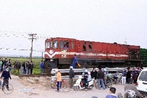 Đồng Nai: Tàu hỏa đâm ôtô, gây tai nạn liên hoàn