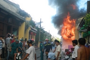 Cháy nhà trong phố cổ Hội An