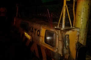 Vỡ ống nước "khủng", dân Hà Nội khốn đốn