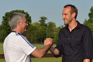 Chelsea bất ngờ ký hợp đồng với Mark Schwarzer