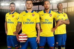 Arsenal ra mắt trang phục cho trận gặp Việt Nam