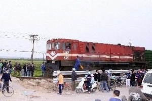 Cố vượt đường sắt, một người bị tàu hỏa tông chết