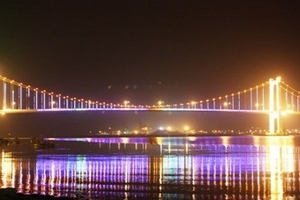 Cầu dây võng dài nhất Việt Nam “nổi sóng”