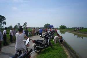 Phát hiện xác một phụ nữ trôi sông bất thường