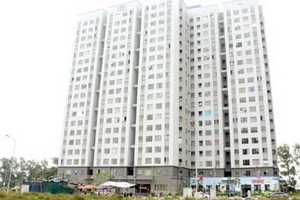 Hà Nội: Hàng loạt nhà thu nhập thấp bị rao bán