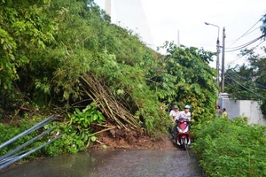 Mưa lớn gây sạt lở, ngập lụt tại TP Hạ Long