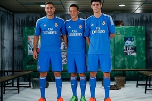 Real trình làng áo đấu như Chelsea vì nhớ Mourinho?