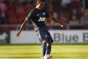 Nani đánh dấu sự trở lại bằng cú đúp tuyệt đỉnh