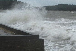 Bão số 5 làm 4 người bị thương, 500 nhà bị tốc mái